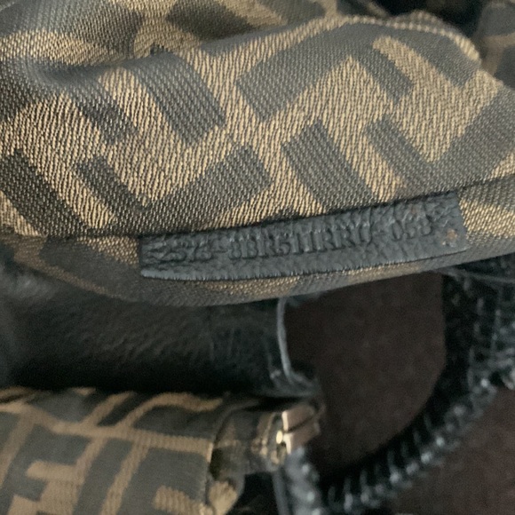 Fendi leather spy bag - Picture 9 of 17